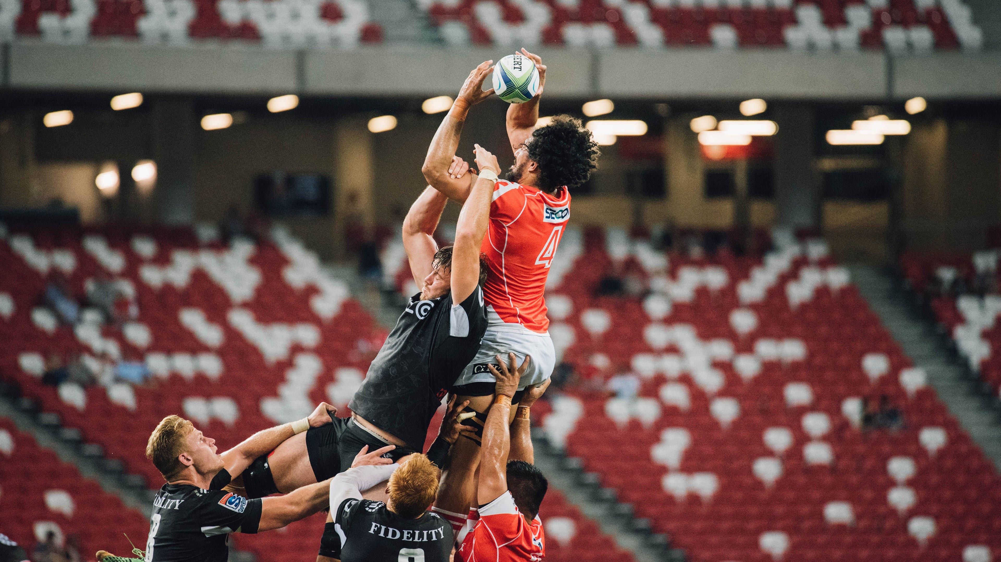 拜仁世界队与上海盲人足球队展开特殊交流训练 绿茵场上共谱体育无界佳话